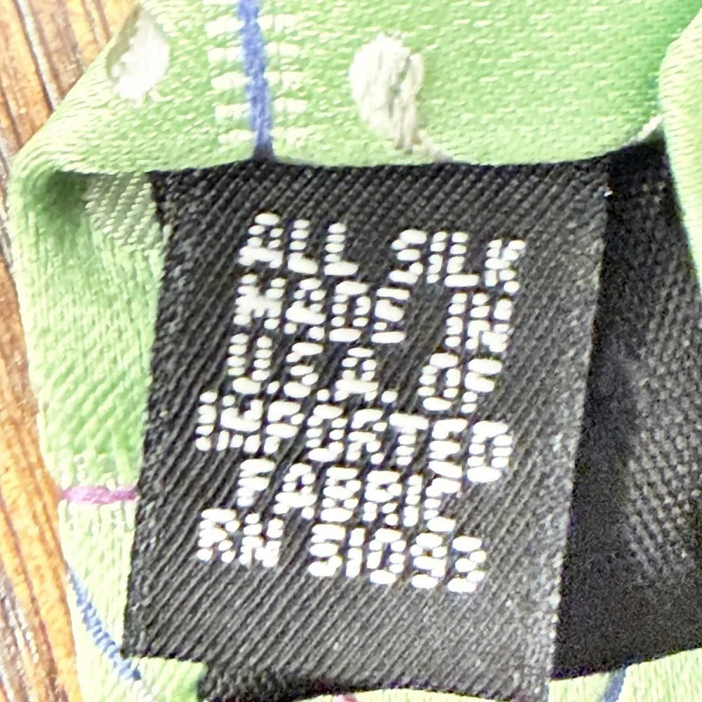 Van Heusen Silk Golf Club Tie Bright Green 100% Silk 58.5